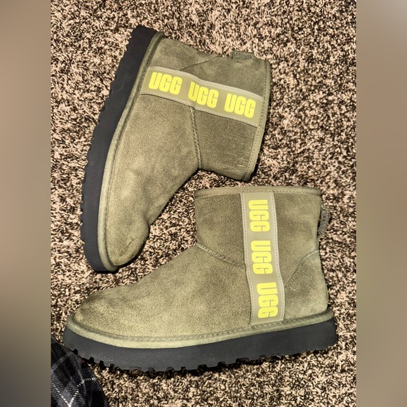 UGG Women's Classic Mini Side Logo Boot BURNT OLIVE - Picture 1 of 5